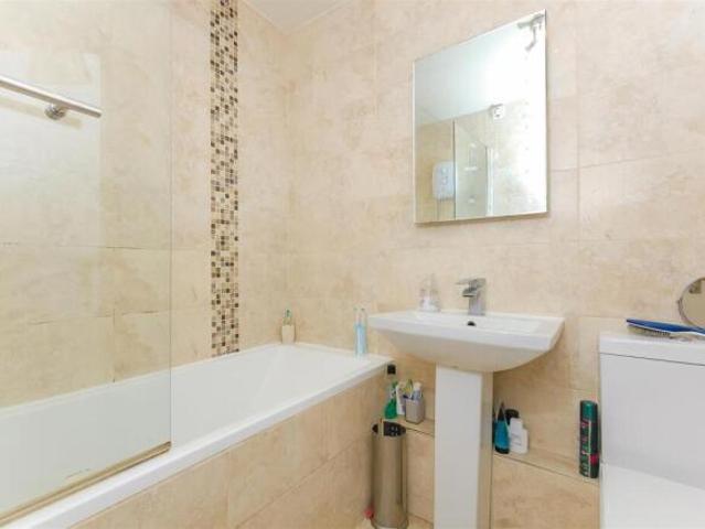 Apartment for sale in Slough