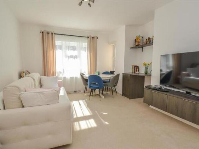 Apartment for sale in Hutton Mount, Navestock Side