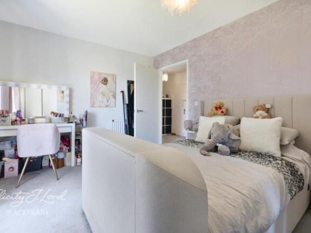 Apartment for sale in Charlton, Greater London