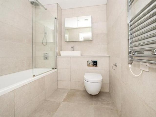Apartment for sale in Twickenham, Greater London