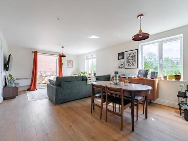 Apartment for sale in Lakenham, East Bank
