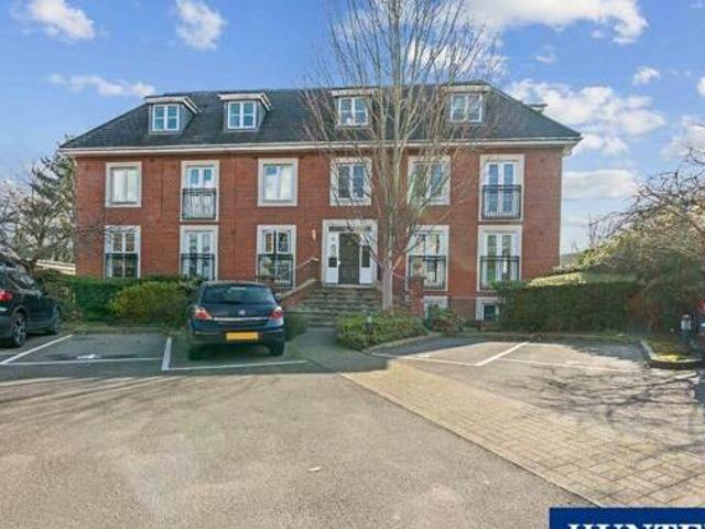 House for sale in Brentford End, Greater London
