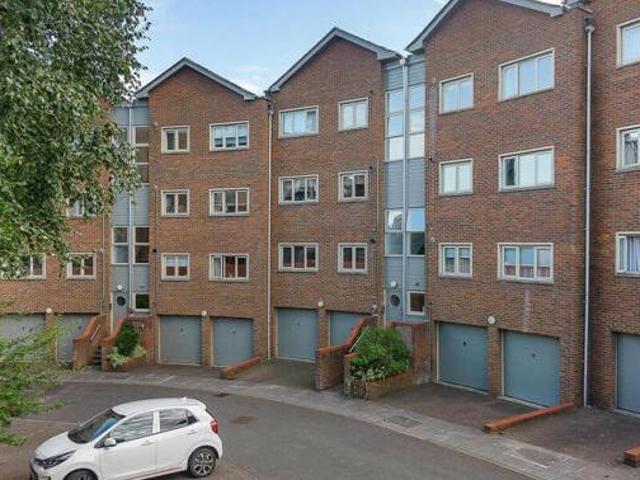 House for sale in Brentford End, Greater London