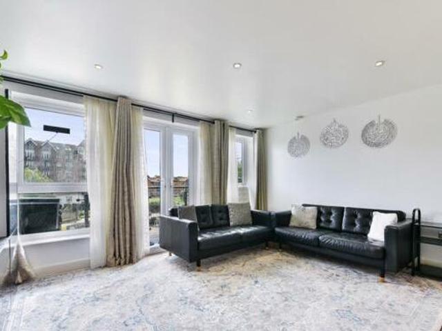 House for sale in Brentford End, Greater London