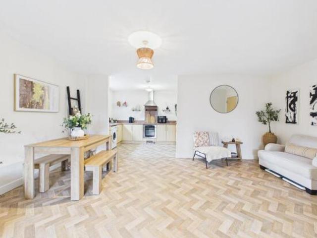 Apartment for sale in Quedgeley, Gloucester
