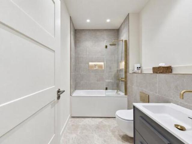 Apartment for sale in Brixton, Greater London