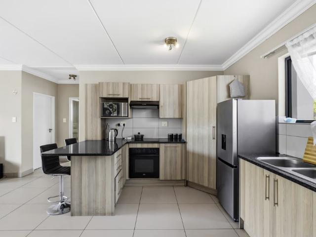 Apartment for sale in Broadacres AH, City of Johannesburg Metropolitan Municipality