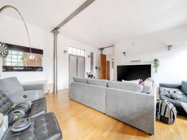 Apartment for sale in Northampton, Northamptonshire