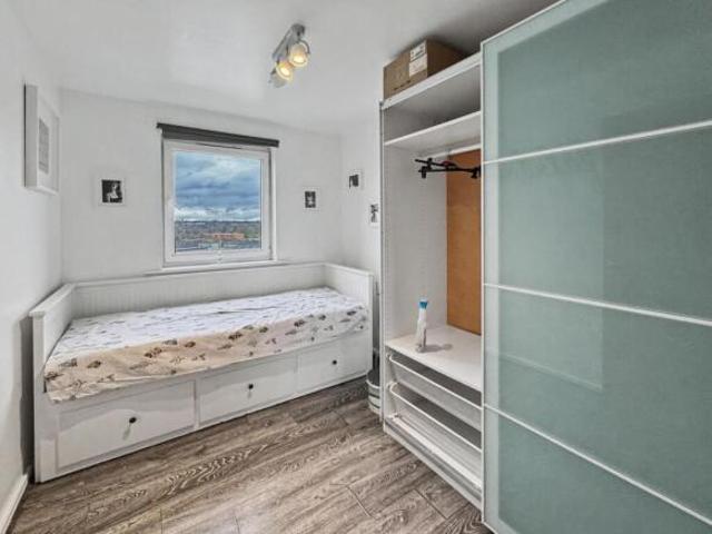 Flat for sale in South Lane, West Yorkshire