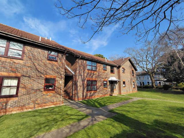 Apartment for sale in Worthing, West Sussex