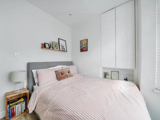 Apartment for sale in Cat Hill, England