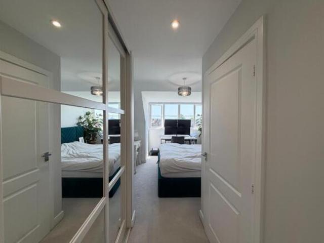 Apartment for sale in Burnham, Swallow