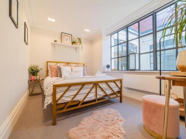 Apartment for sale in Cardiff Bay, Falcon Lodge