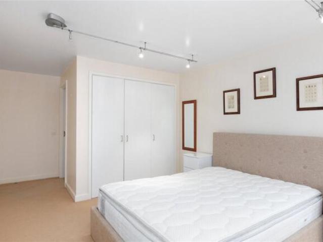 Apartment for sale in Cat Hill, England
