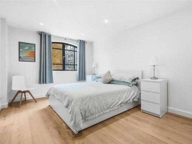 Apartment for sale in Cat Hill, England