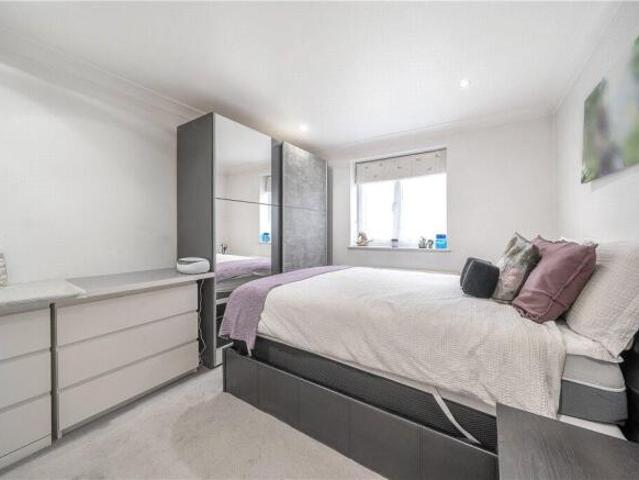 Apartment for sale in North Watford, Hertfordshire