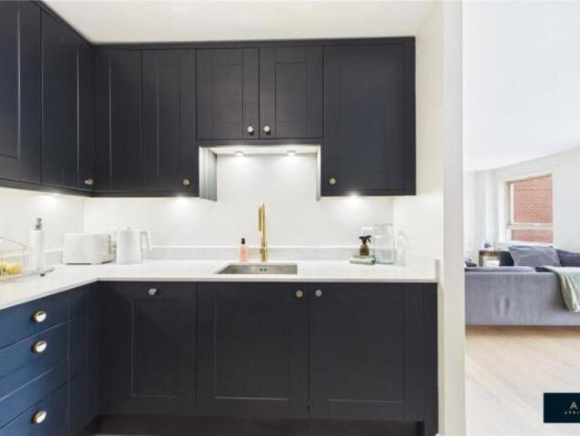 Apartment for sale in Cat Hill, England