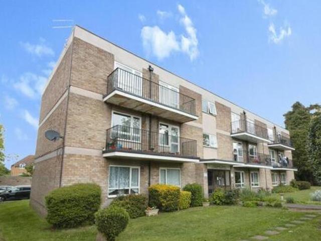 House for sale in Heol-las, Surrey