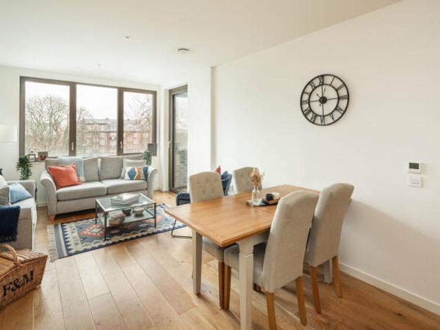 Apartment for sale in Camberwell, Greater London