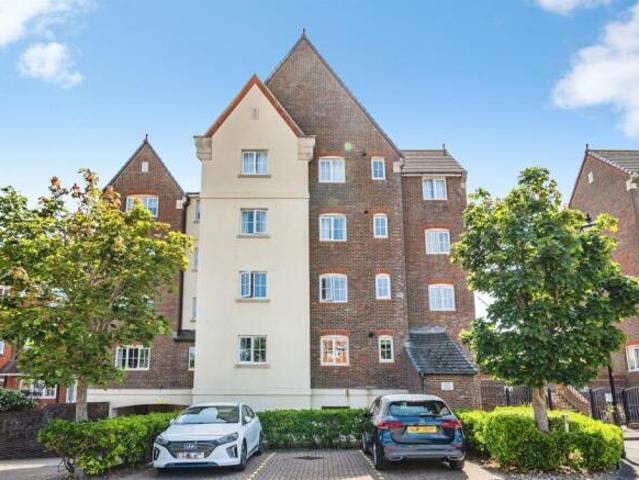 Apartment for sale in Sovereign Harbour, Eastbourne