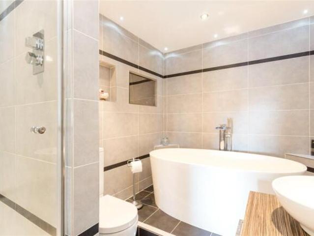 Apartment for sale in Wapping, Greater London