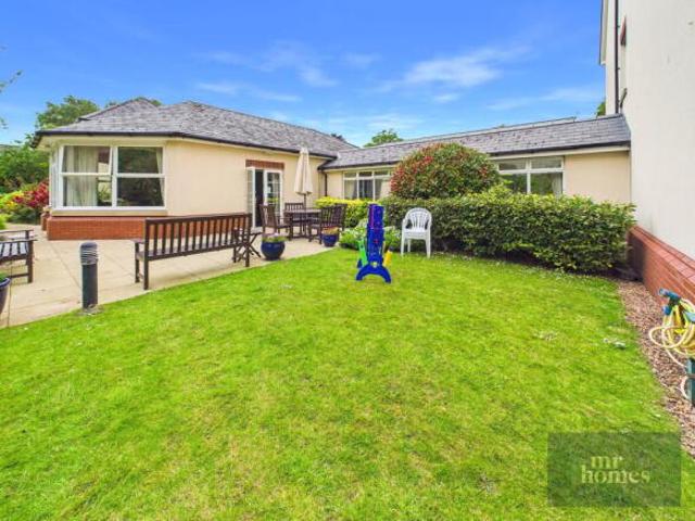 Apartment for sale in Falcon Lodge, Wales