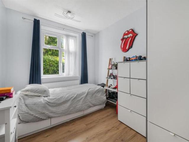 Apartment for sale in The Wrythe, Greater London