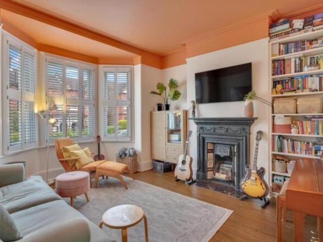 Apartment for sale in Cat Hill, England