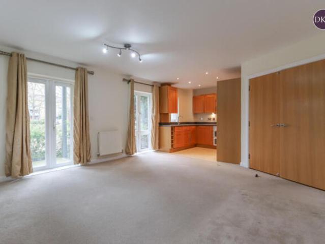 Apartment for sale in Cassio Metro, Watford