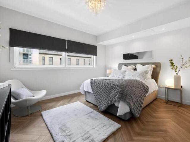 Apartment for sale in Broomhill, Scotland