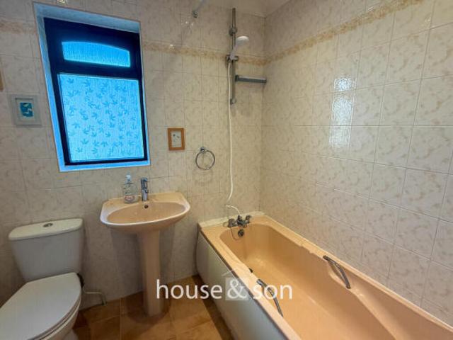 Apartment for sale in Dean Park, Renfrew