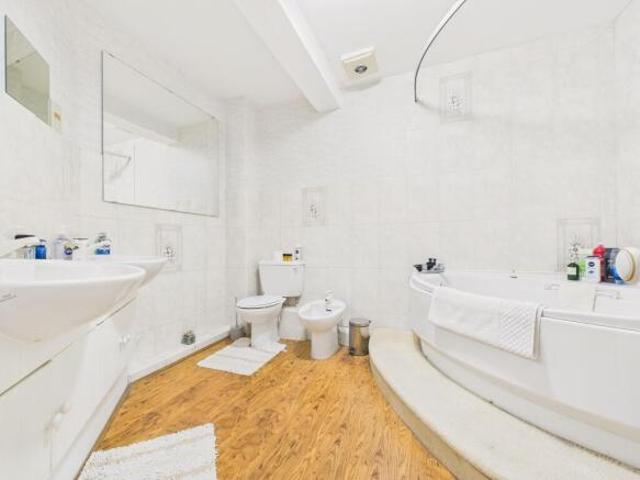 Apartment for sale in Newcastle Upon Tyne