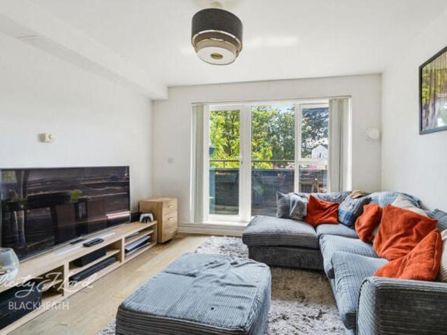 Apartment for sale in Kenton, Greater London