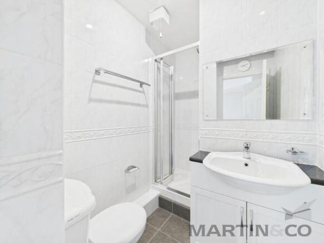 Apartment for sale in Five Acres, Hertfordshire