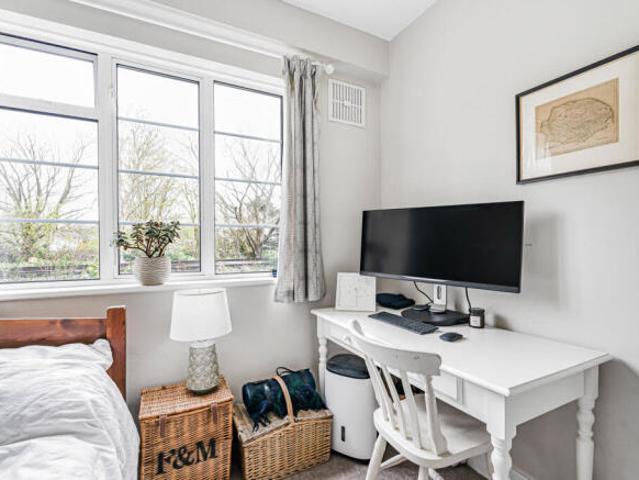 Apartment for sale in London Borough of Hounslow, Strand