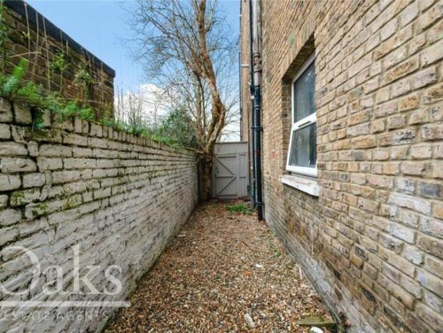 Apartment for sale in London Borough of Lambeth, Greater London