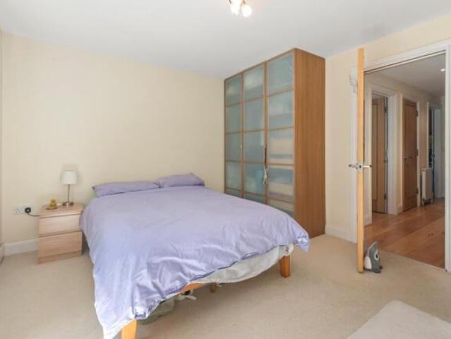 Apartment for sale in Clapham Park, Greater London