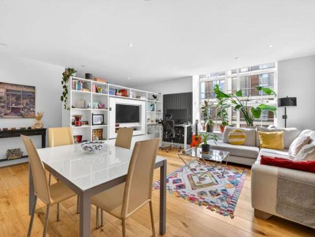 Apartment for sale in Stockwell, Greater London
