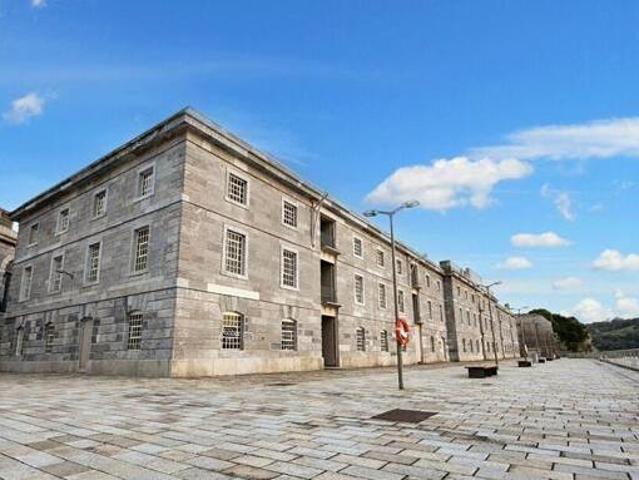 House for sale in Follaton, Strode