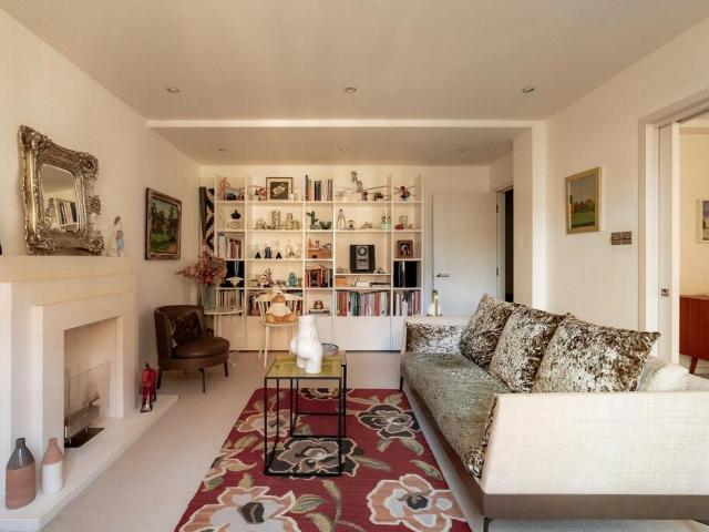 Apartment for sale in South Kensington, Greater London