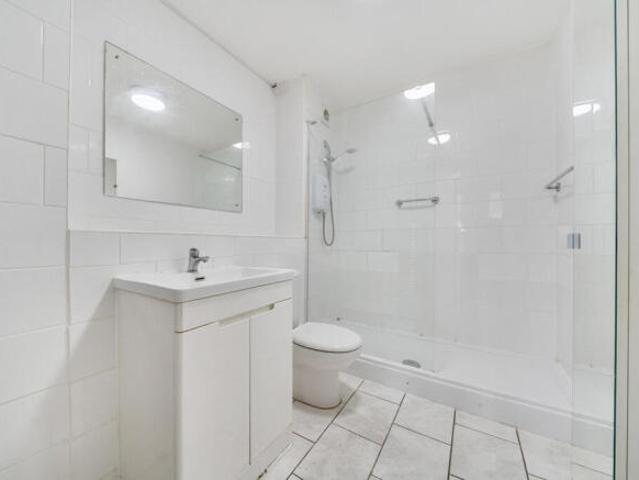 Apartment for sale in Royal Borough of Greenwich, Greater London