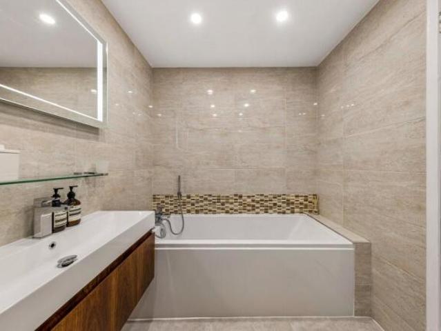 Apartment for sale in Kelvinside, Scotland