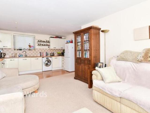 Apartment for sale in Midway, Kent