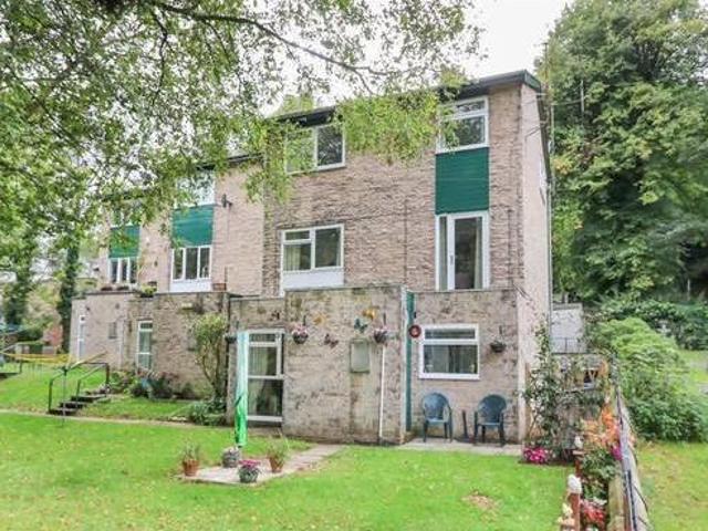 House for sale in Froggatt, East Midlands