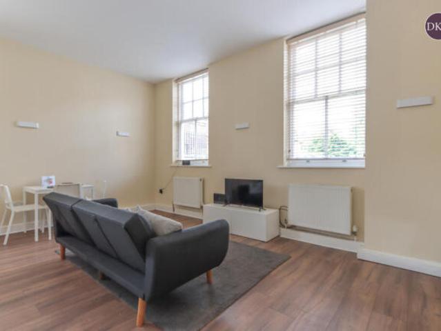 Apartment for sale in South Lane, West Yorkshire