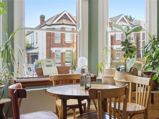 Apartment for sale in Colney Hatch, Greater London