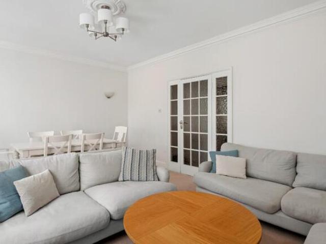 Apartment for sale in London Borough of Islington, Greater London