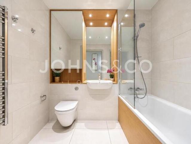 Apartment for sale in Brentford End, Greater London
