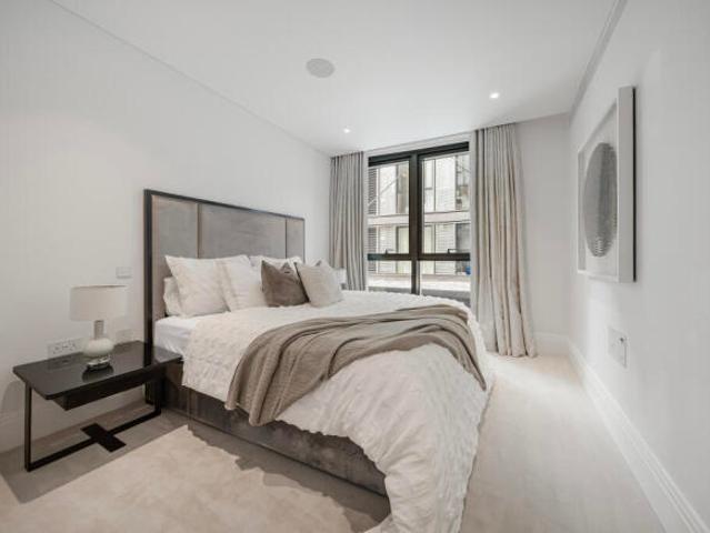 Apartment for sale in St. James's, Greater London