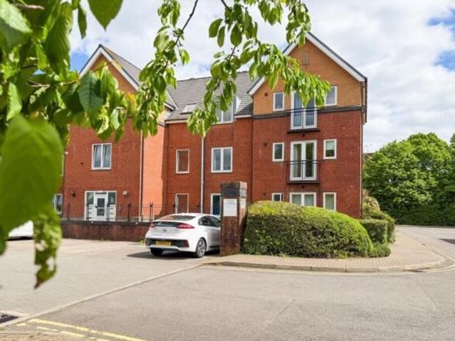 Apartment for sale in Cardiff Bay, Falcon Lodge